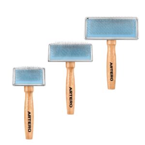 Średnio twarda szczotka pudlówka z zakrzywionymi ząbkami Artero Pipo